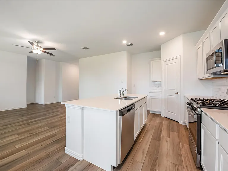 1109 Sassafras Dr — Photo 6
