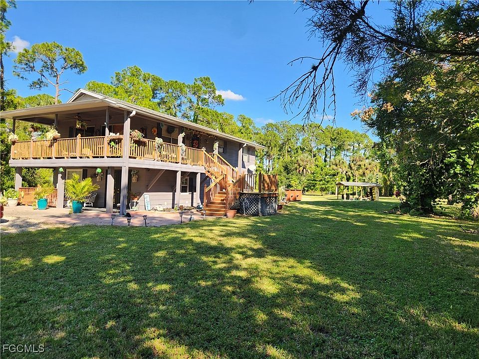 1st image of 820 3rd St SW