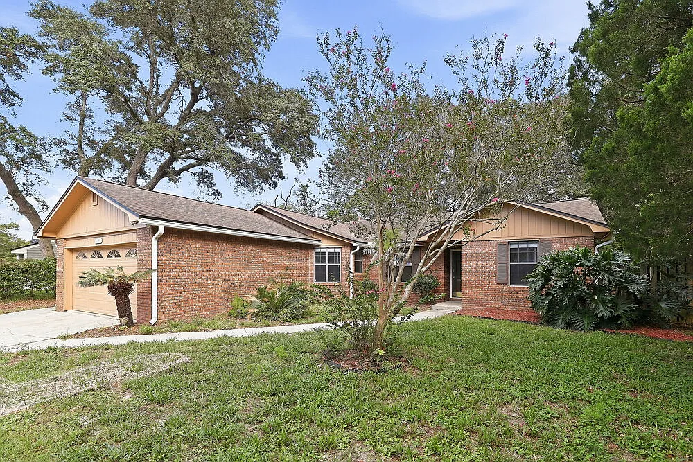 4 bed, 2.0 bath, 1599 sqft, $2,375 — Photo 3