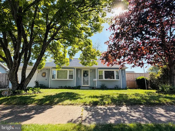 6 Lynch Farm Dr, Newark, DE 19713