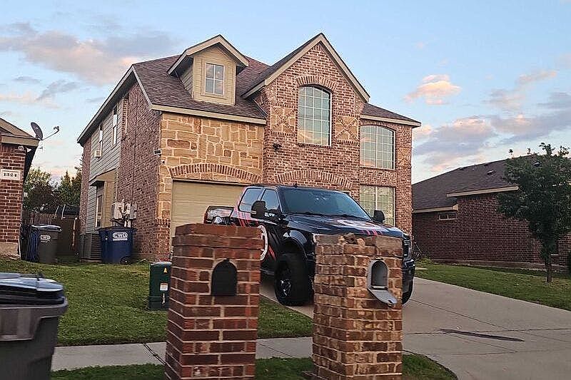 1st image of 1322 Riviera Dr