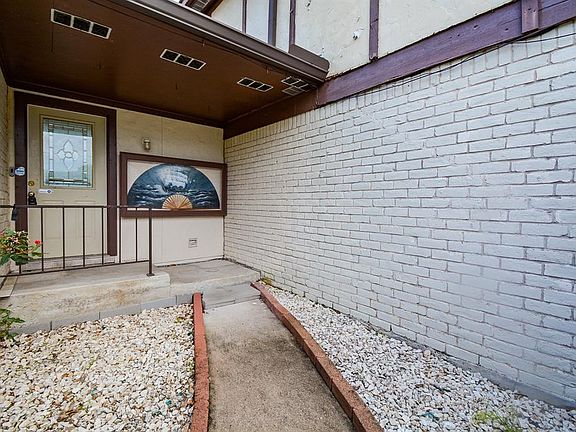 3rd image of 2235 Quail Valley East Dr