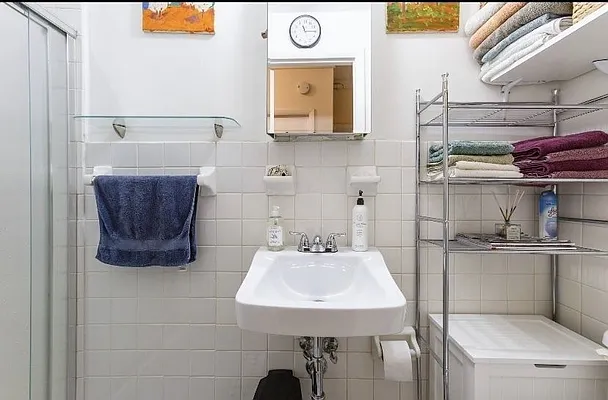 Rented by Green Line Realty | media 15