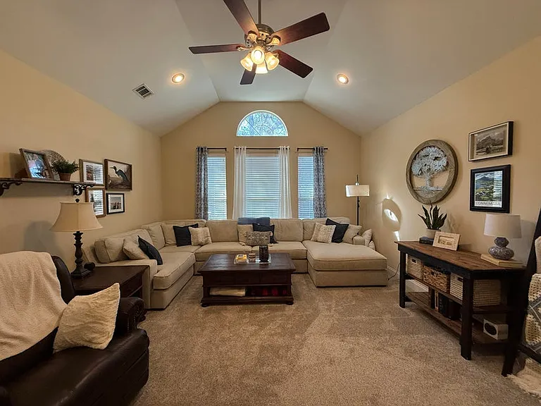 4410 Windlake Dr — Photo 6
