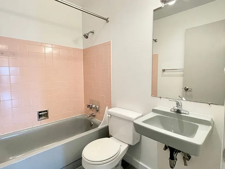 Bayview Apartments — Photo 110