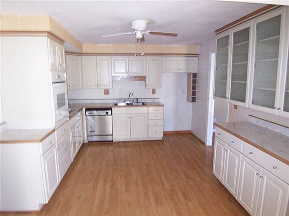 5th image of 2381 Lakeview Dr