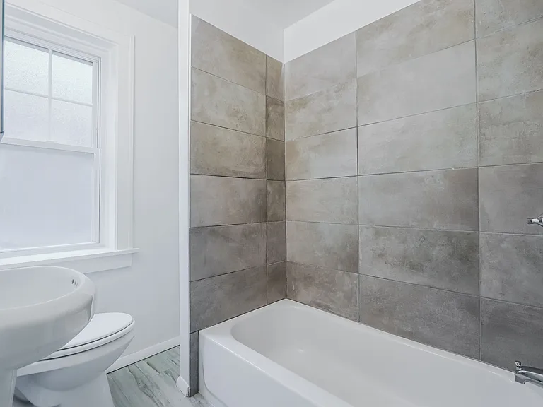 10600 Clifton — Photo 15