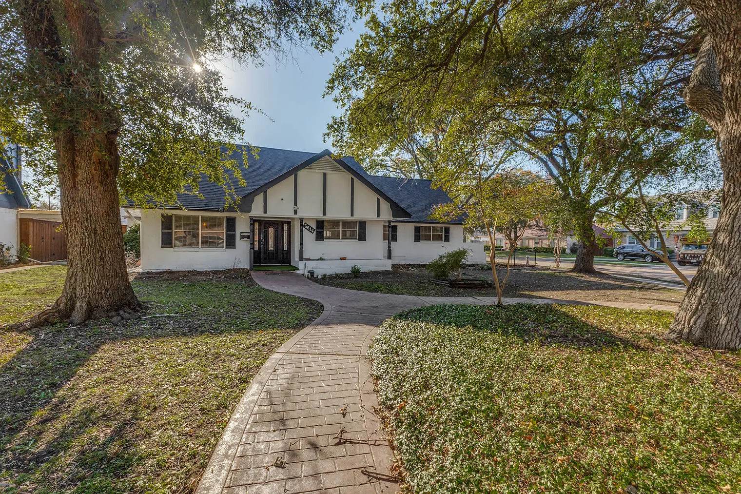 5 bed, 2.0 bath, 2346 sqft, $8,375 — Photo 4