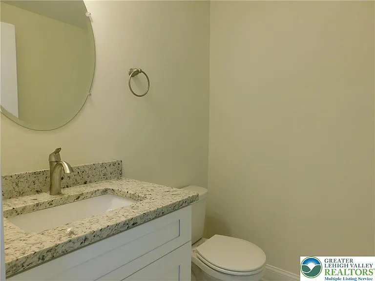 68 W Union Blvd — Photo 18