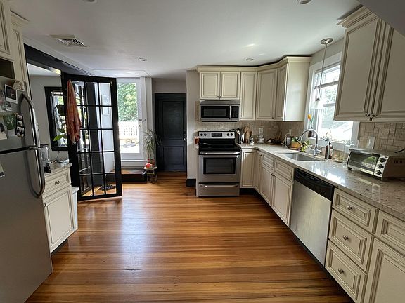 5th image of 18 Pallas St Floor 3