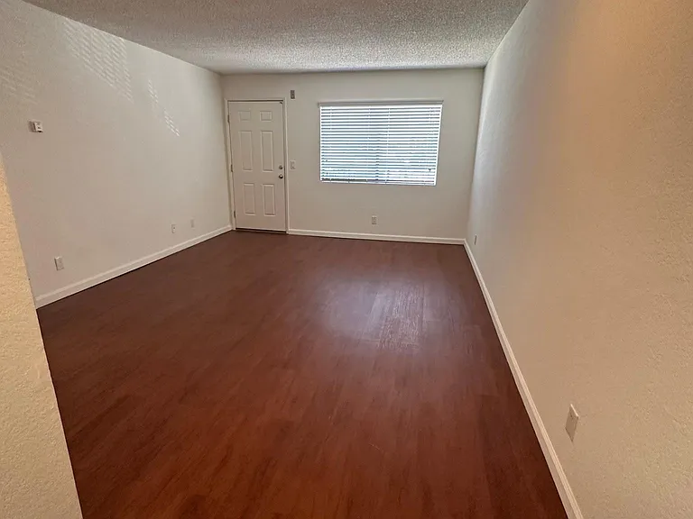 1108 Molino Ave #1 — Photo 11