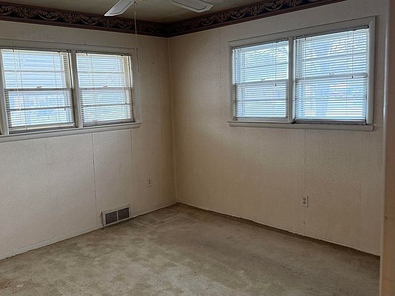 5th image of 2609 S Outer Dr