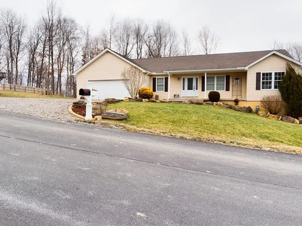 365 Woodland Dr, Wellsburg, WV 26070