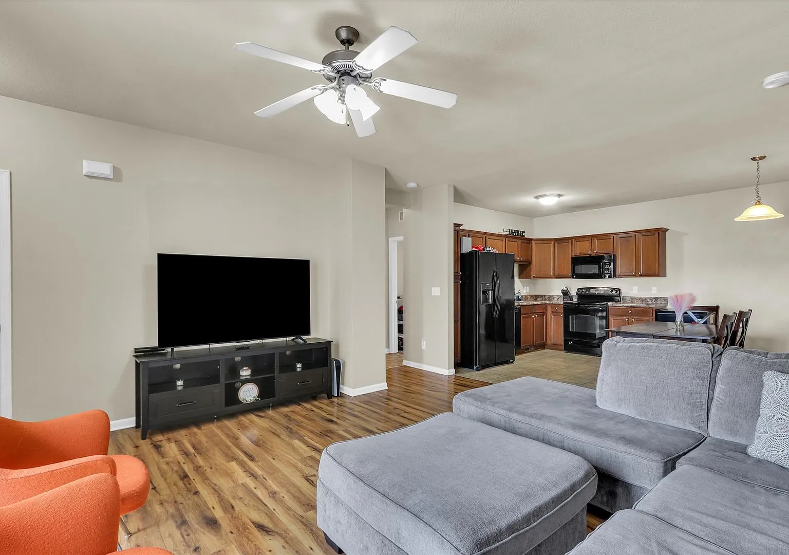 3 bed, 1200 sqft, $1,650 — Photo 4