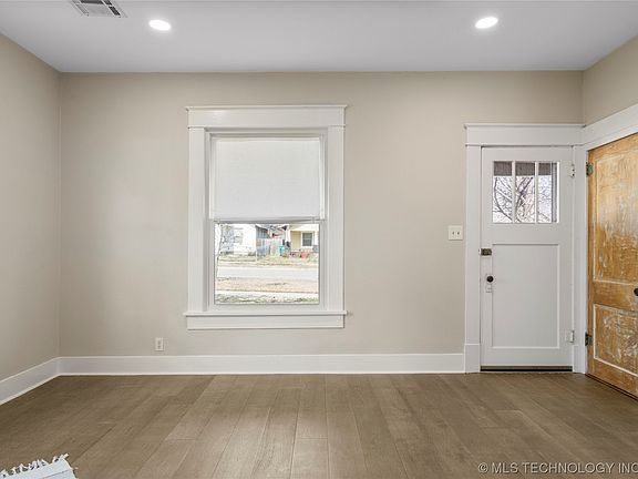 5th image of 132 W Bryan Ave
