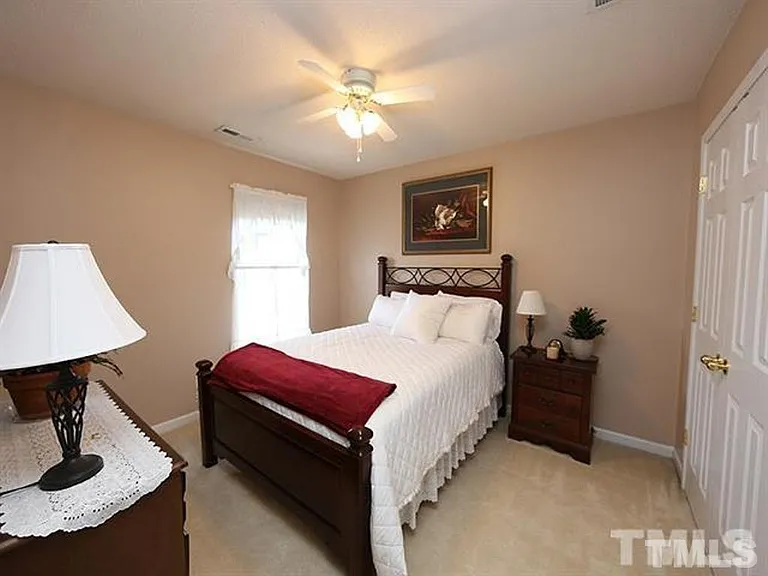 207 Mannington Dr — Photo 7