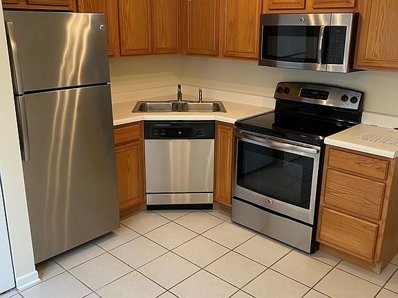 3rd image of 5728 W 128th St #1