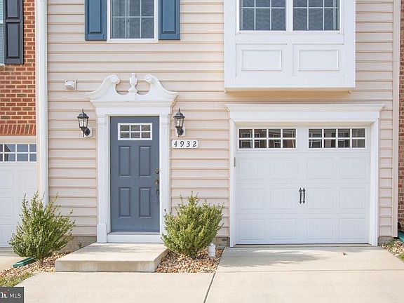 1 Car Attached Garage