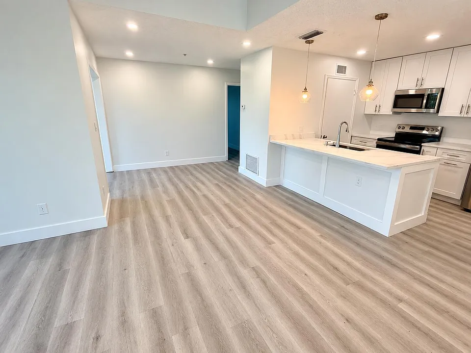 2315 N Congress Ave #37