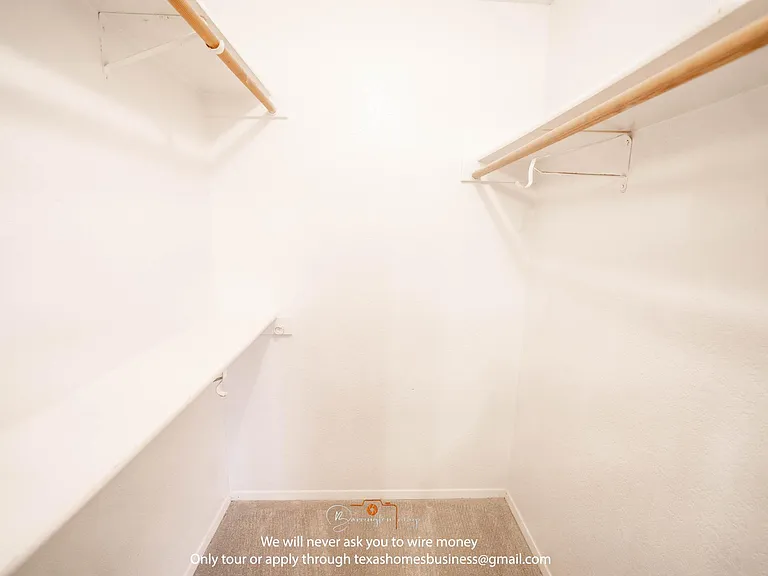 1811 San Rafael St — Photo 2