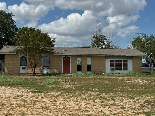 200 S Jamison Dr, Devine, TX 78016