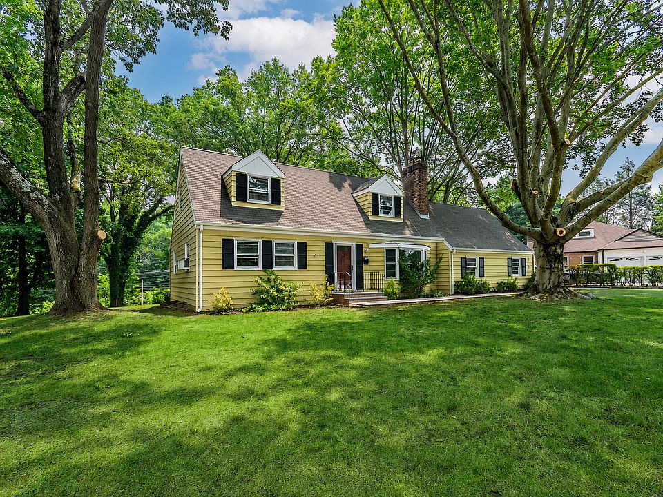 1st image of 65 Beechwood Dr