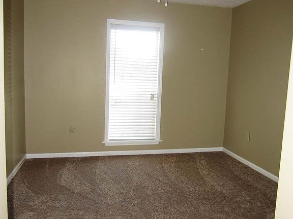 5th image of 4065 Northlake Dr APT A