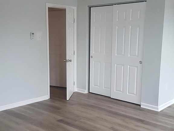 4th image of 1025 W Ontario St