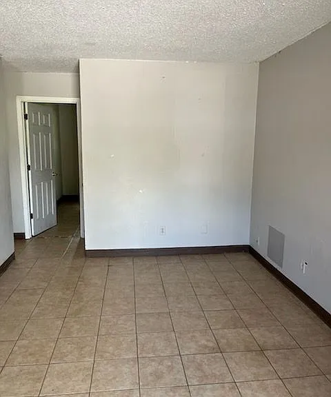 102 Gregory Dr #10 — Photo 2