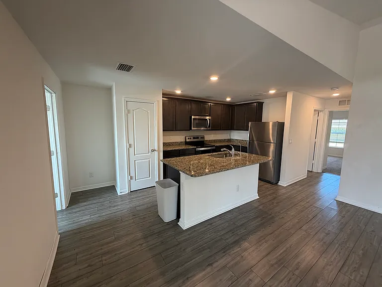 2019 NW 16th Pl — Photo 5