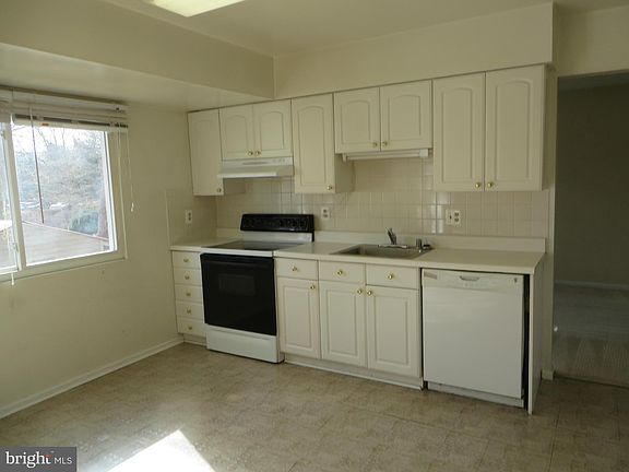 2nd image of 6216 Franconia Forest Ln