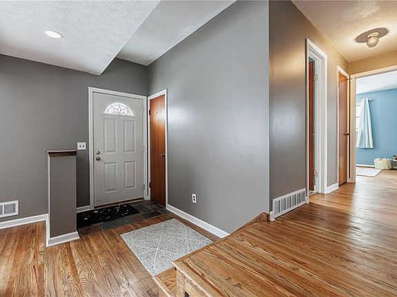 5th image of 47 Academy Dr