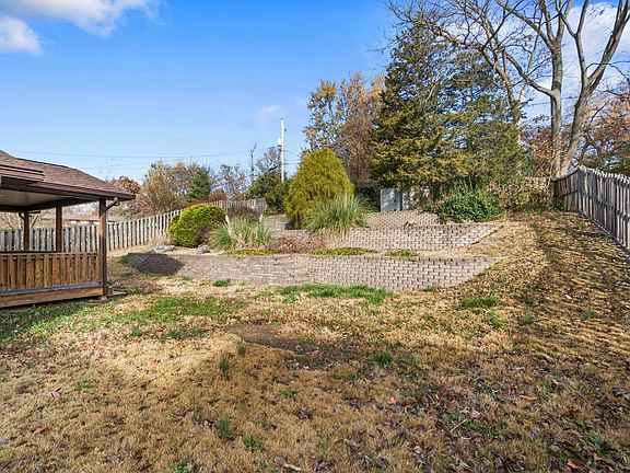 5th image of 2726 Flora Hills Dr