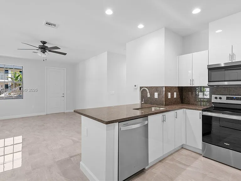 5745 SW 44th Ct #101 — Photo 8