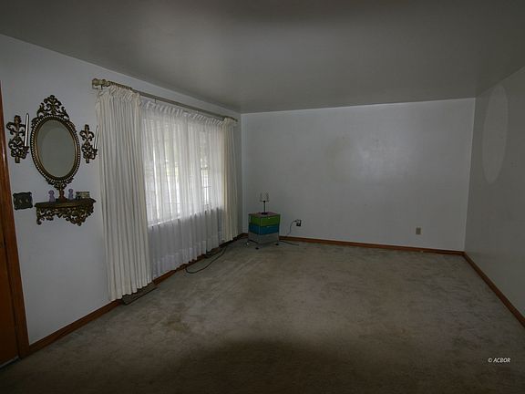 3rd image of 1129 Sunset Dr