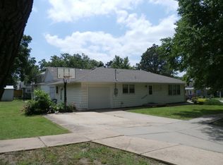 1217 N Buckeye Ave, Abilene, KS 67410