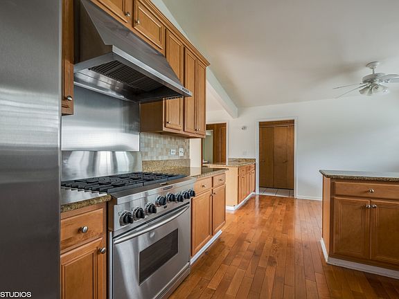 5th image of 825 Highland Pl