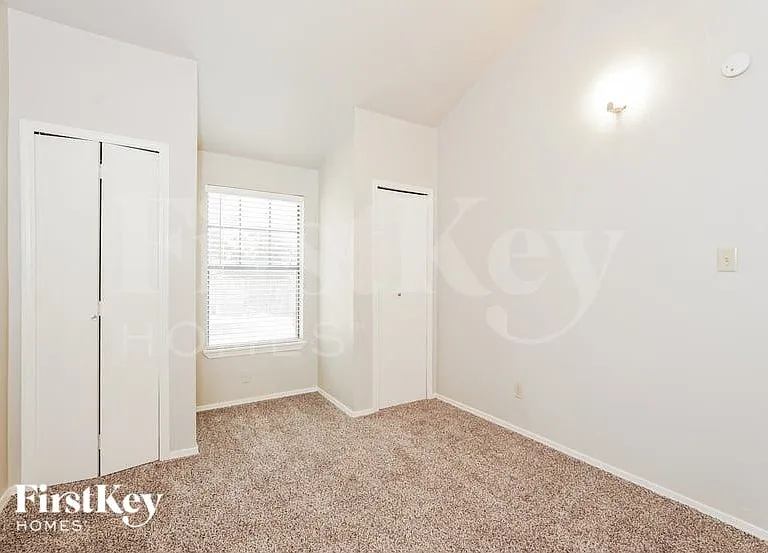 2404 Busch Dr — Photo 11