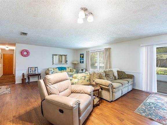 3rd image of 16529 Orange Ave