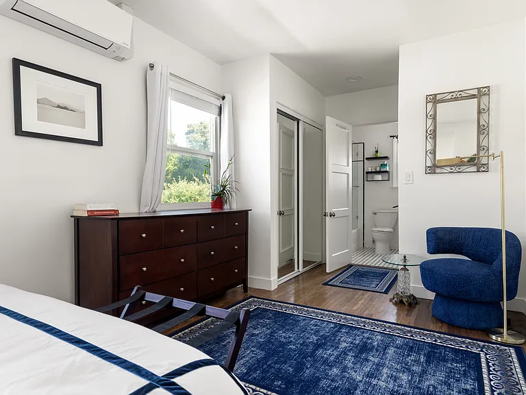 1736 Franklin St #C — Photo 3