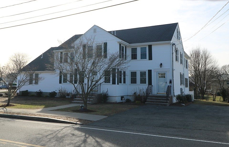 1st image of 16 Willow St Floor 2