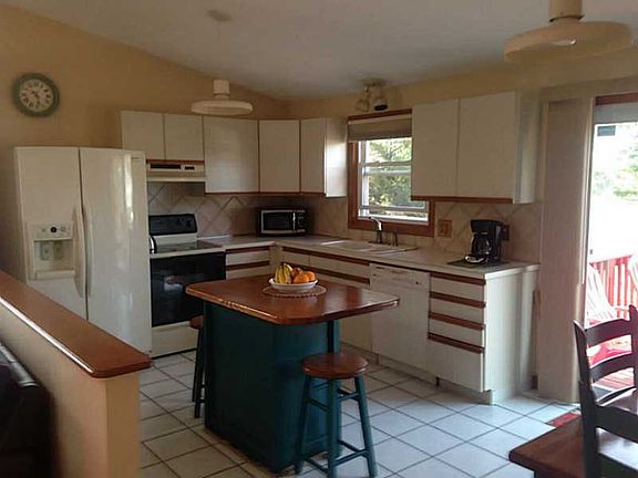 3rd image of 4 Clear Meadow Dr