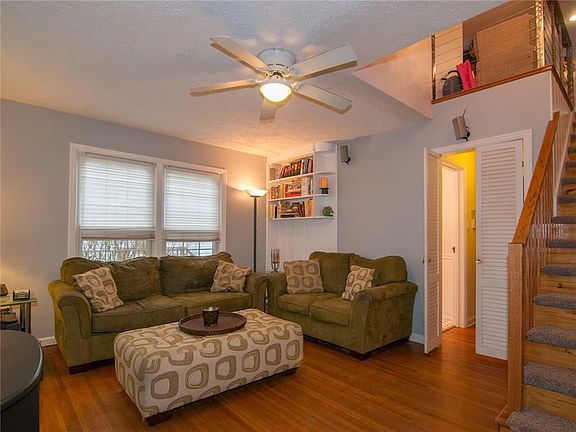 5th image of 2657 Stanley Ave