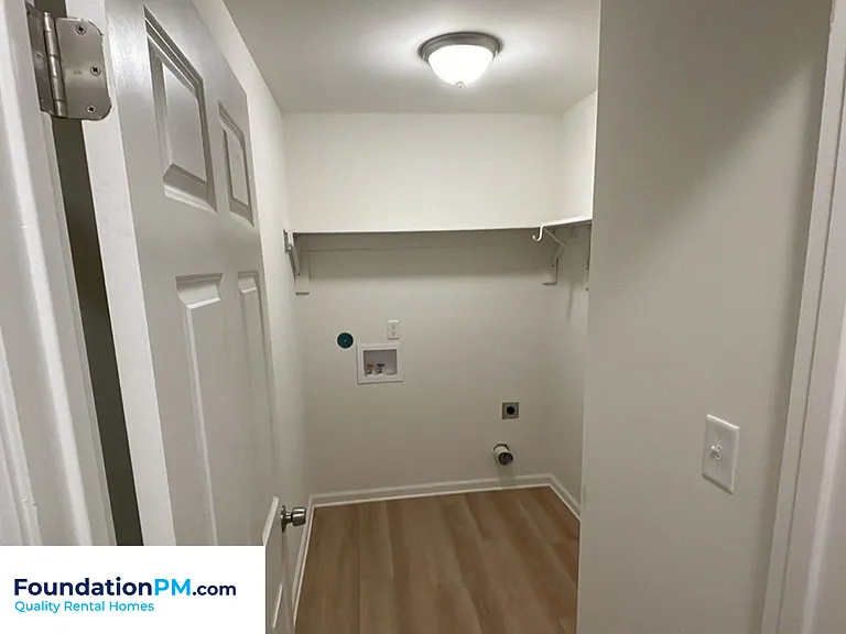 5 E Byfield Dr — Photo 13