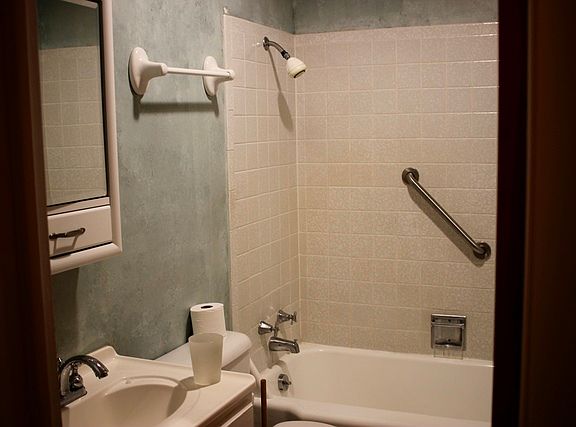 5th image of 131 Hartway Dr