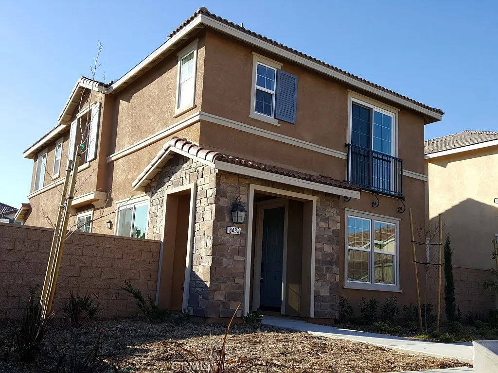 4 bed, 2.5 bath, 1746 sqft, $3,650 — Photo 2