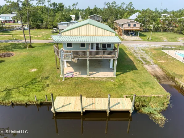 4142 Dolphin St, Bay Saint Louis, MS 39520
