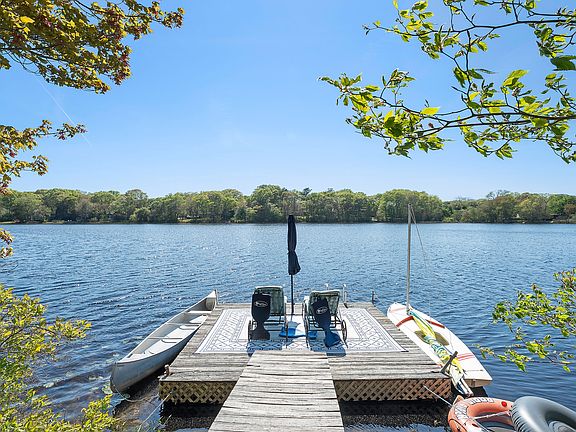 3rd image of 9 Lake View Ct