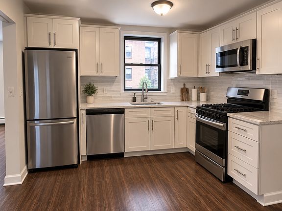 2nd image of 1721 Hunt Ave #2