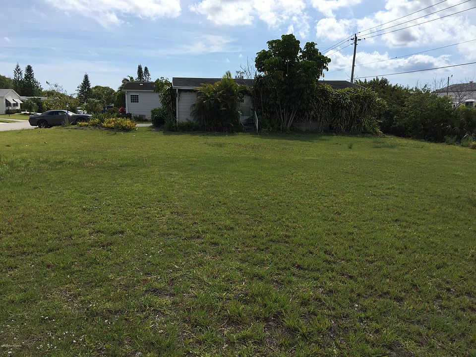 2nd image of 1041 Wren Cir